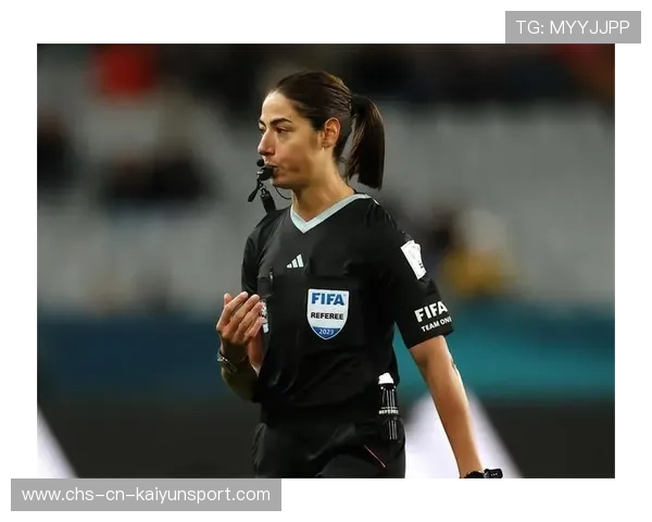 欧洲杯边裁与主裁的配合被专业人士点评，2020欧洲杯裁判服